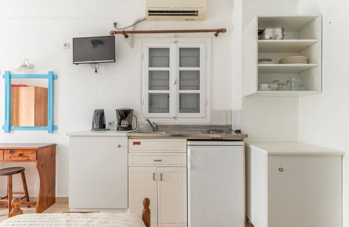 Vathi Apartment | Studio Apartment 'Sifnos 3' with Sea View, Wi-Fi and Air Conditioning