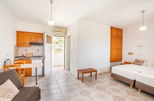 Amoopi Apartment | Studio Apartment 'Studios Fokia Beach 2' with Sea View, Wi-Fi and Air Conditioning