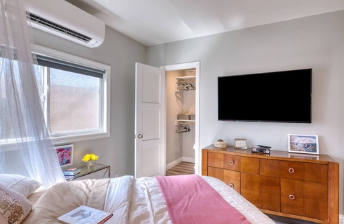 Monrovia House | Studio Charmer In A Safe & Convenient Location