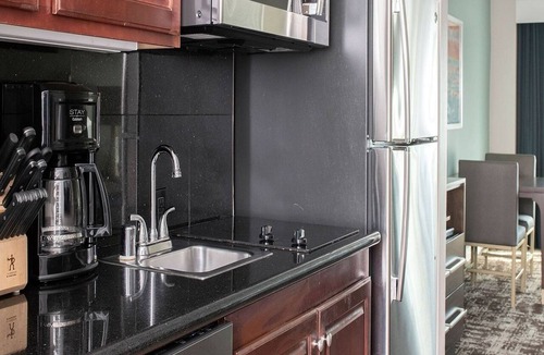 Gaslamp Quarter Condo | Studio Deluxe Unit -Theme Parks & Gaslamp Quarter