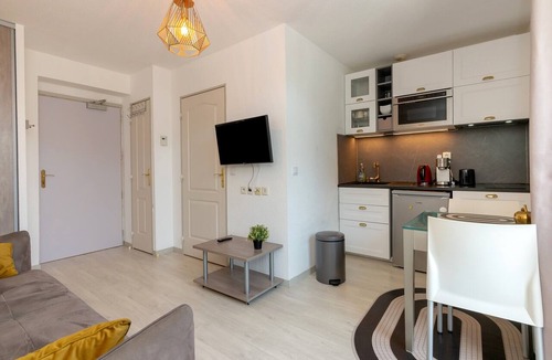 Allevard House | Studio Le Splendid 3-Star Hotel with Mountain View, Shared Garden and Wi-Fi