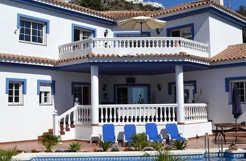Benalmadena Costa Villa | Stunning 4 Bedroom Villa in Benalmadena with Heated Pool!