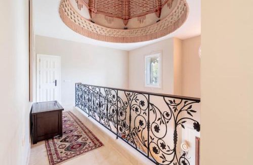 Benahavis Villa | Stunning 5 bed Andalucian villa La Quinta RDR422