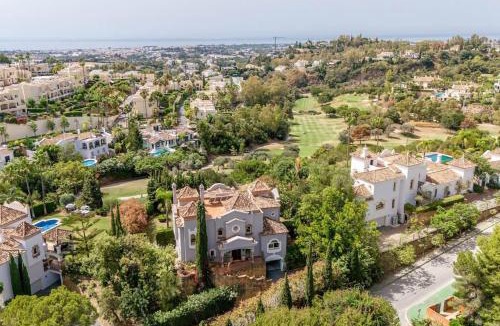 Benahavis Villa | Stunning 5 bed Andalucian villa La Quinta RDR422