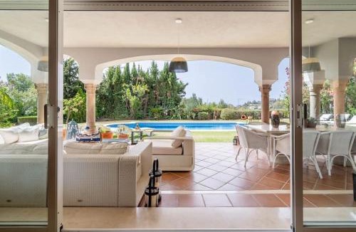 Benahavis Villa | Stunning 5 bed Andalucian villa La Quinta RDR422