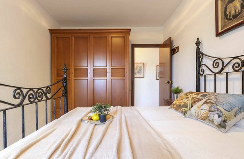 L'Ampolla Villa | Stunning private villa for 12 people with WIFI, TV, patio, pets allowed and parking