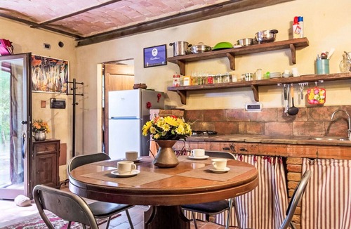 Montelovesco Villa | Stunning villa for 5 guests with WIFI, pool, TV and pets allowed