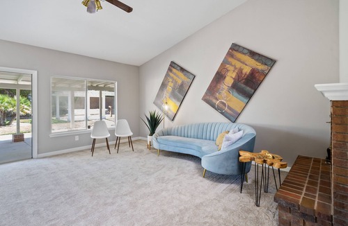 Lancaster House | Stylish & Bright ~ Huge Backyard ~ King Beds ~ Pkg
