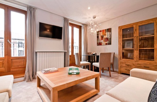 Goya Apartment | Stylish Flat Steps from Retiro