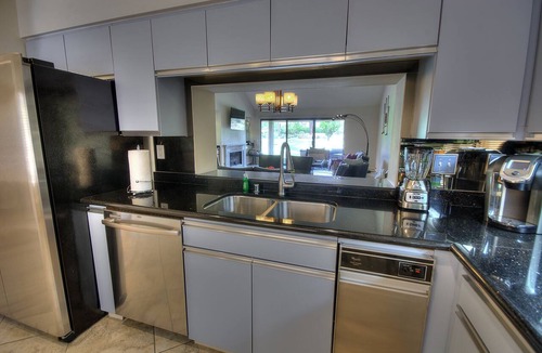 Village Condo | Stylish Golf Course Condo with Spectacular Mountain Views – LQ155