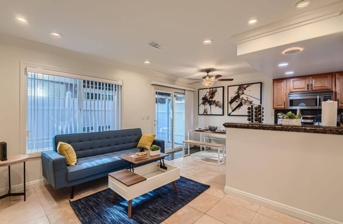 Downtown House | Stylish-Multi-Level-Patio-Games-Fast WIFI-CM3