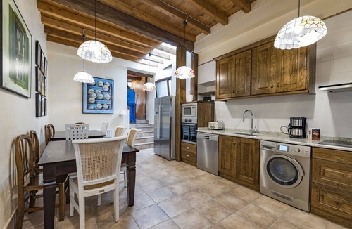 Lerin Apartment | Suite 'Las Golondrinas' with Mountain Views and Unlimited SPA Access with Cellar