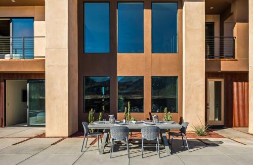 Panorama Heights House | Suncrest by Fieldtrip - JT Modern w Pool and Views