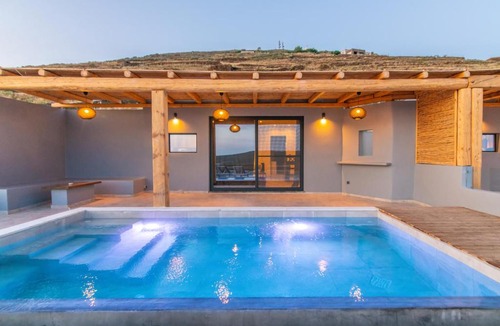 Tinos Villa | Sunset junior suites