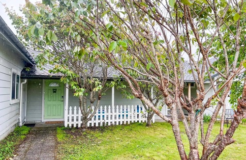 Smith River House | Sunset Shore Retreats Ocean Front "Cozy Seal Slumber"