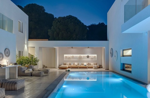 Achladies Villa | Super Luxury Skiathos Villa | Seven Stunning Bedroom Suites | Villa Levanta