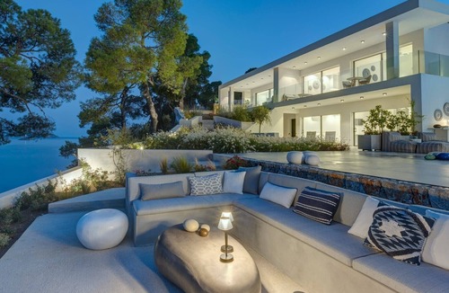 Achladies Villa | Super Luxury Skiathos Villa | Seven Stunning Bedroom Suites | Villa Levanta
