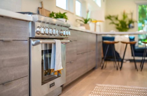 Live Oak House | Surf Loft just blocks from Pleasure Point!