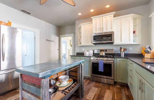 Central Sacramento House | Sutter Midtown 3bd Historic Home w/Swimming Pool *Virtual Tour