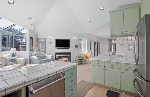 Eastside Santa Cruz House | Sweeping Ocean Views.Steps from Sandy Beaches