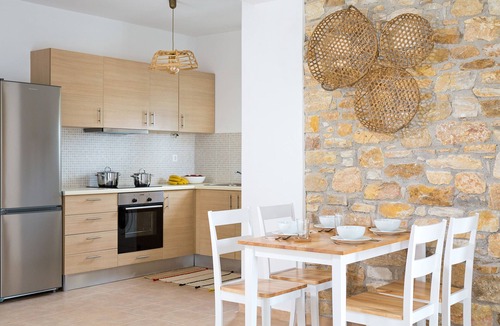 Vari House | Syra Suites