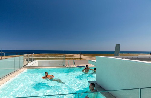 La Californie Condo | T2 à 5 min du Centre Affaires | TV | Wifi | Sauna