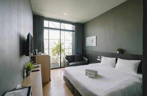 Talat Yai Hotel | The Arbern Hostel x Bistro