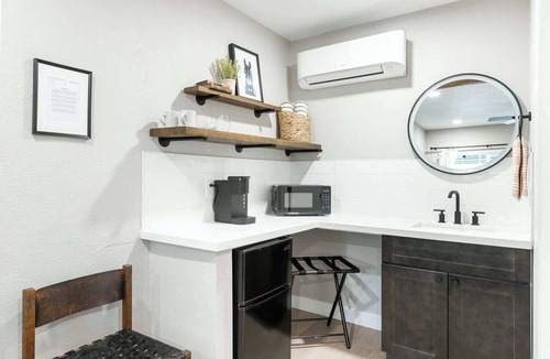 Three Rivers Hotel | The Rae Sequoia Motel RM5