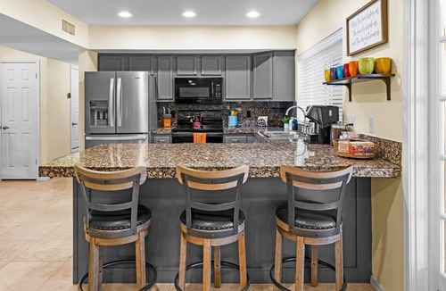 North Mountain House | The Rusty Cactus | Heated Salt Pool, Spa, & More!