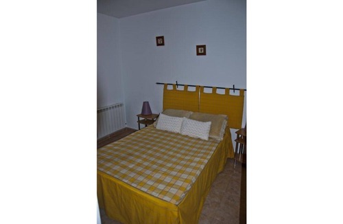 Ruidera Bed & Breakfast | The sidewalk- 2 people