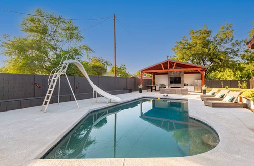 Bethany Homes House | The Ultimate GetawayPrivate, Spacious 8 Bedroom Oasis in Phoenix with Large Pool