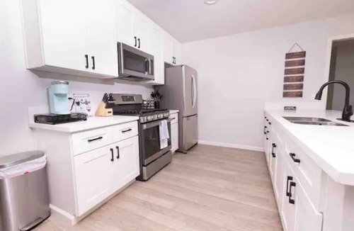 Central Escondido House | The Vineyard 2 bedroom condo in Historic Escondido, 10 mins from Safari park!
