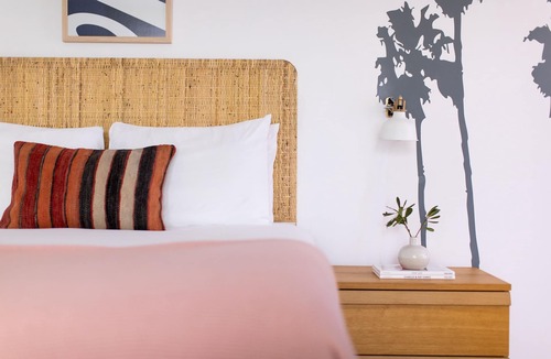Tahquitz River Estates Hotel | The Wesley Studio 5 by AvantStay | Mid-Century Modern Queen Studio