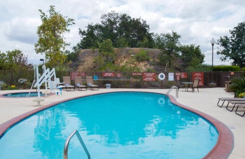 Thousand Oaks House | Thousand Oaks Pet-Friendly Lodging w/Kitchenette