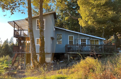 Redway House | Tranquil 2-bedroom country house on beautiful Bear Buttes with 40 mile views.