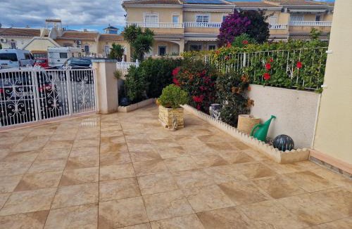 Quesada House | Tranquil Bungalow Retreat