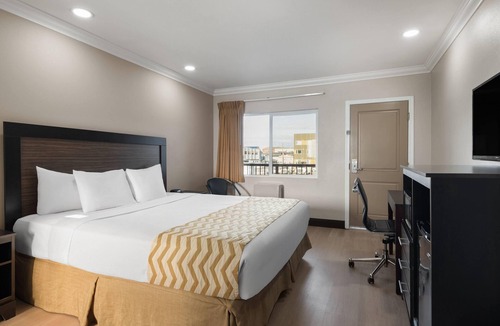Downtown Hotel | Travelodge by Wyndham Eureka
