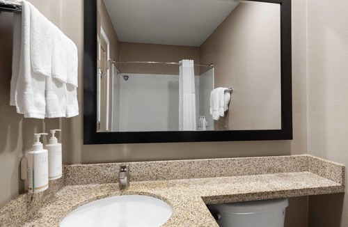 Downtown Hotel | Travelodge by Wyndham Eureka