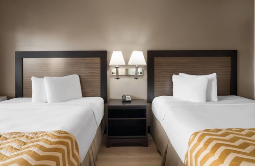 Downtown Hotel | Travelodge by Wyndham Eureka