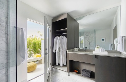 Twin Palms Hotel | Twin Palms Resort - A Gay Men's Resort