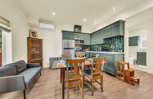 Central Davis Apartment | UC Davis Luxury 3BR Apartment King Bed Elevator Covered Parking