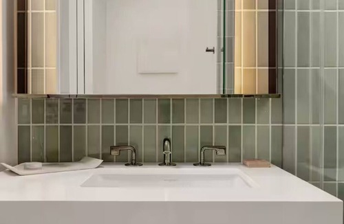Tenderloin Hotel | Ultimate SF Getaway! 2 Rooms w/Curated Local Art & Comfort