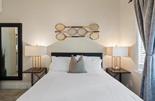Midtown Sacramento Apartment | Upscale 1890s Historic Apartment