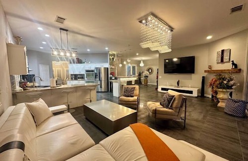 Palm Desert House | Upscale Quiet Luxury Living In Palm Desert! CLOSE to Shopping Golf ⛳️