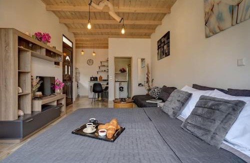 Salakos Apartment | Valley View Studio Apartment Salakos