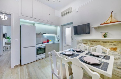 Ermoupoli Apartment | Vanilla House