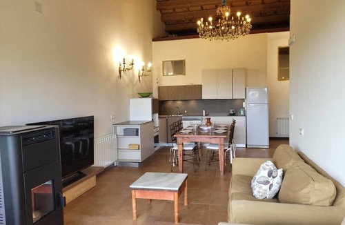 Ayllon House | Vermilion Apartment