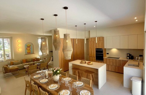 Plage de la Garonnette Villa | Villa 1907 facing the sea 1 min from the beach, shops and 3 min from the golf course