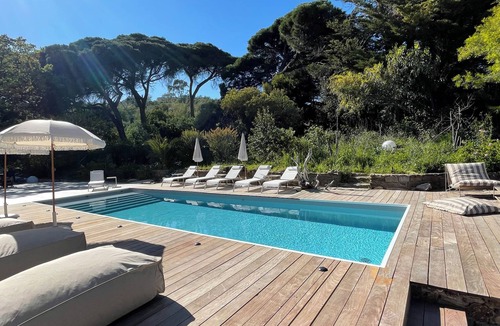 Plage de la Garonnette Villa | Villa 1907 facing the sea 1 min from the beach, shops and 3 min from the golf course