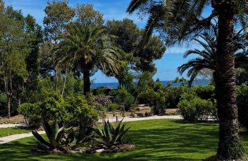 Plage de la Garonnette Villa | Villa 1907 facing the sea 1 min from the beach, shops and 3 min from the golf course